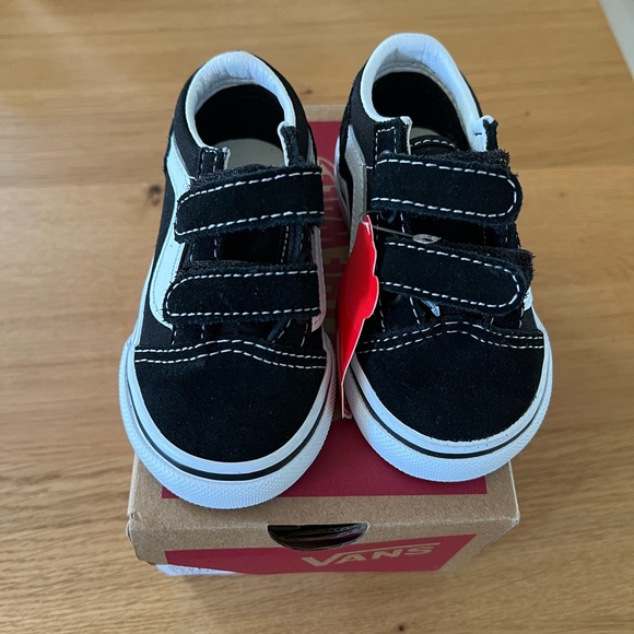 Vans Baby Infant Old Skool Shoes size 4 BNWT - Picture 1 of 5